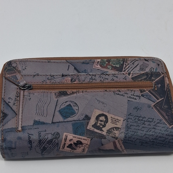 Vintage-Inspired Stamp Print Clutch       Size 7.5"×4" - Picture 3 of 12